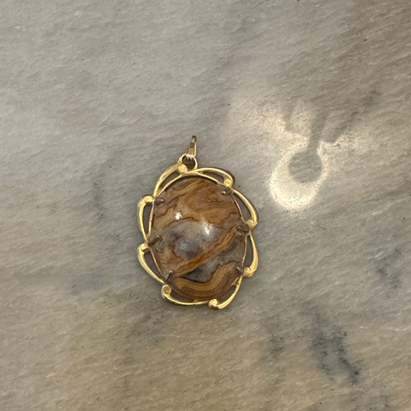 Jewelry - Vintage Gold-Tone Brown Agate Oval Pendant Necklace Charm